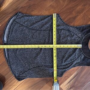 Women's Black and White Sleeveless Top